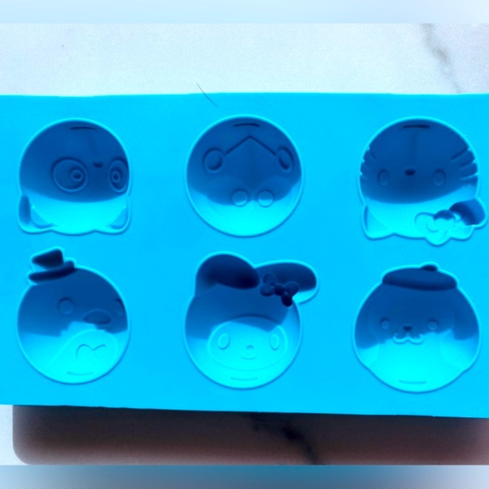 Sanrio Hello Kitty Silicone Mold - Picture 4 of 8